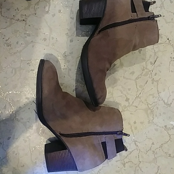 Boots - Picture 8 of 8